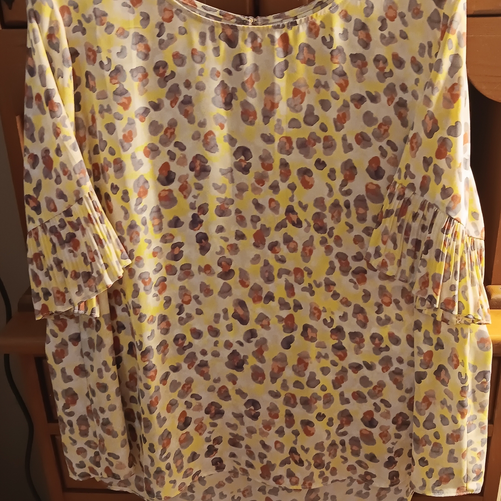 Chic Leopard Print Blouse with Ruffle Sleeves